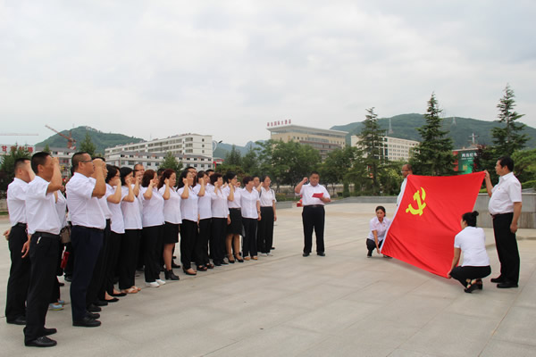 隴運(yùn)集團(tuán)公司黨委開展慶祝建黨97周年“緬懷先烈，砥礪奮進(jìn)”主題黨日活動(dòng)