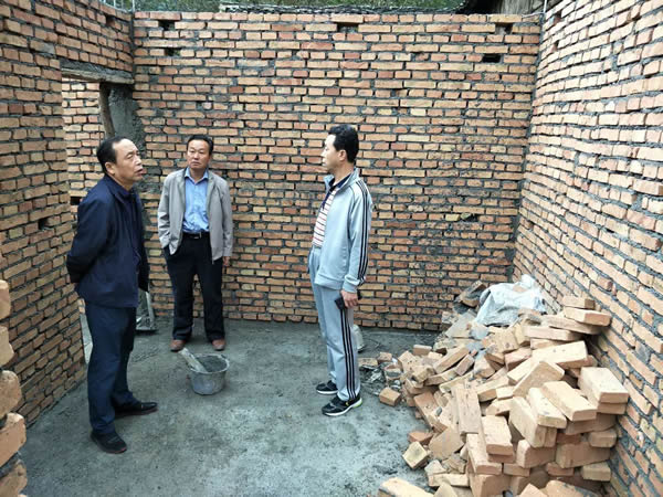 隴運集團公司黨委書記、董事長李寅祥同志深入琵琶鎮(zhèn)寧強村開展幫扶工作