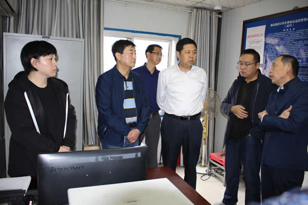 市交通運輸局黨組副書記、市運管局局長何濤一行到隴運集團公司檢查國慶節(jié)前安全生產(chǎn)工作