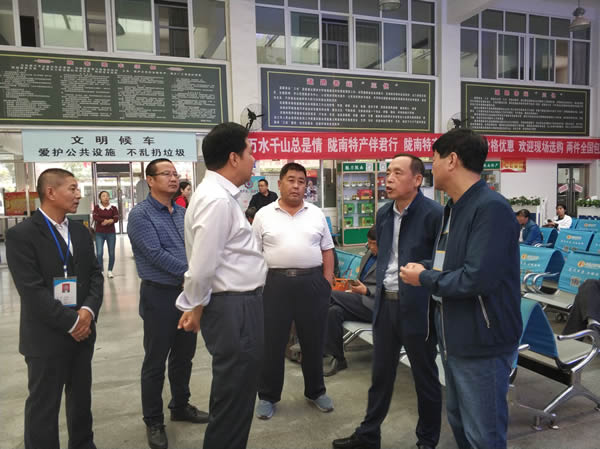 市交通運輸局黨組副書記、市運管局局長何濤一行到隴運集團公司檢查國慶節(jié)前安全生產(chǎn)工作