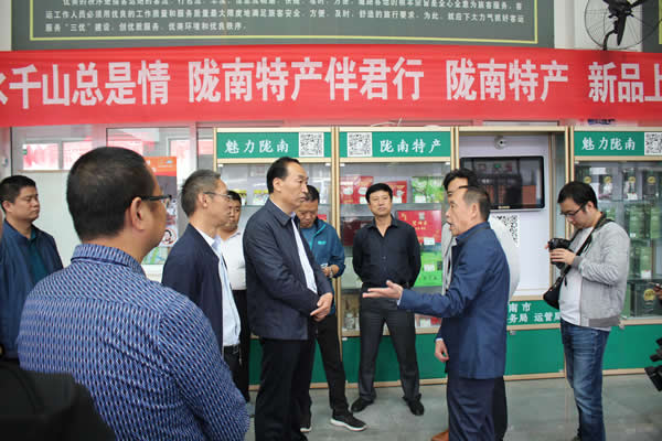 市安委辦主任、安監(jiān)局局長(zhǎng)李永宏一行到隴運(yùn)集團(tuán)公司檢查指導(dǎo)工作
