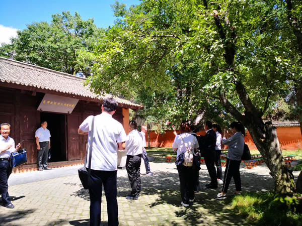 隴運(yùn)集團(tuán)公司黨委開展“不忘初心、牢記使命”紀(jì)念建黨98周年主題黨日活動(dòng)