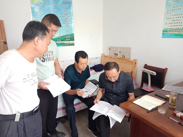 隴運(yùn)集團(tuán)公司黨委書記、董事長李寅祥深入琵琶鎮(zhèn)寧強(qiáng)村檢查指導(dǎo)幫扶工作
